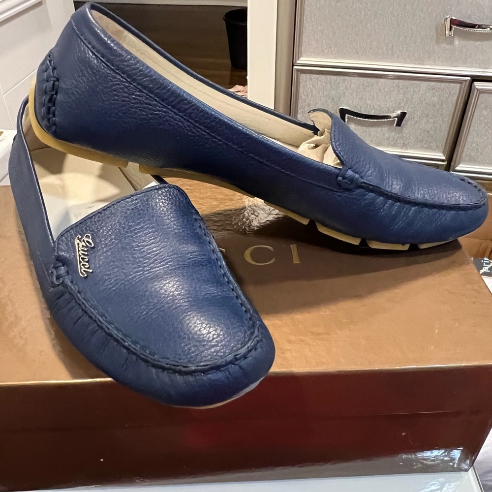 Gucci Women's Driving Navy Leather Loafers